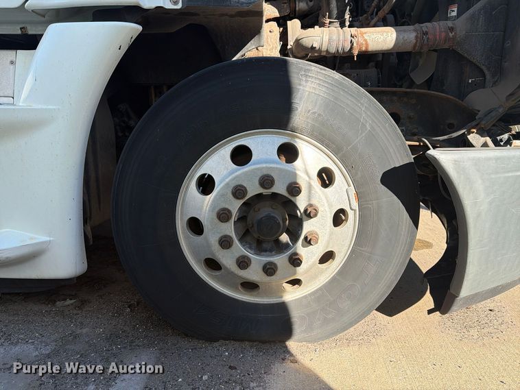 image for item FG3047 2014 Freightliner Cascadia semi truck