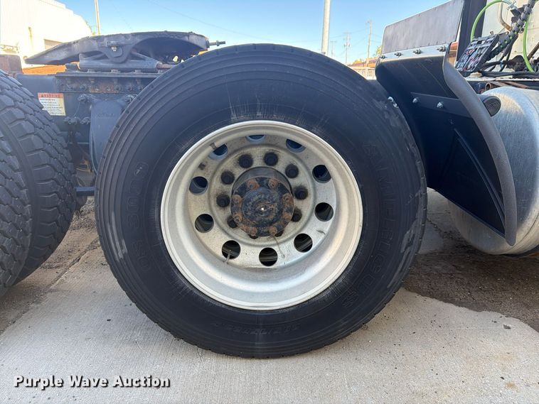 image for item FG3047 2014 Freightliner Cascadia semi truck