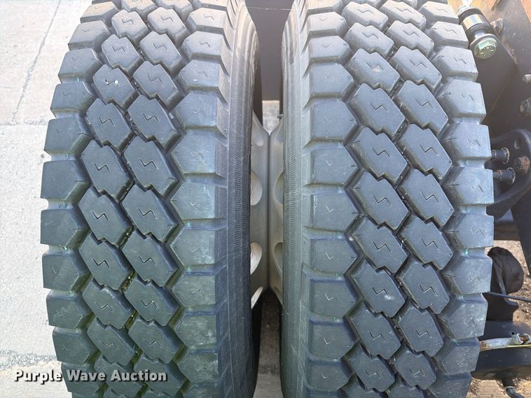 image for item FG3047 2014 Freightliner Cascadia semi truck