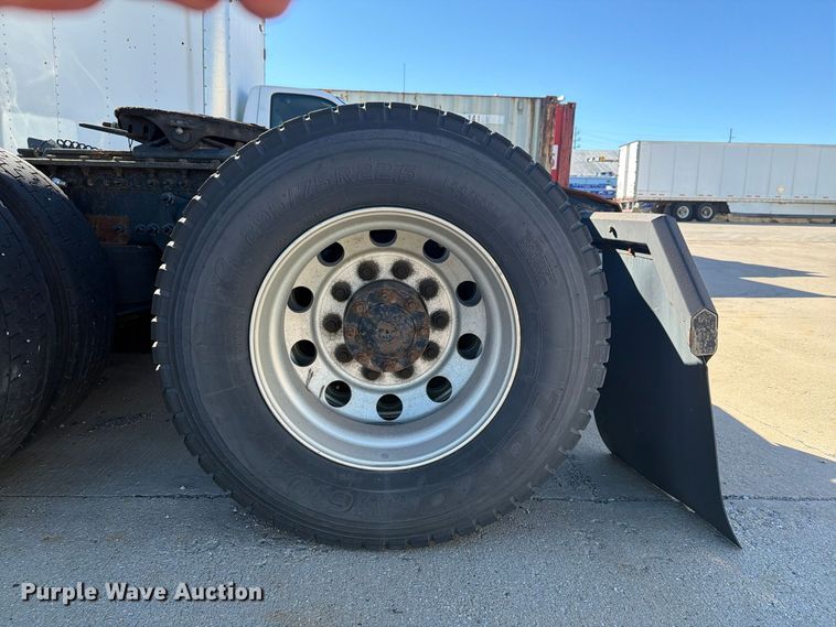 image for item FG3047 2014 Freightliner Cascadia semi truck