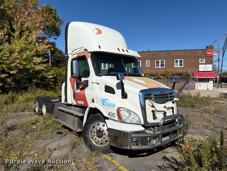 image for item FG3049 2016 Freightliner Cascadia semi truck