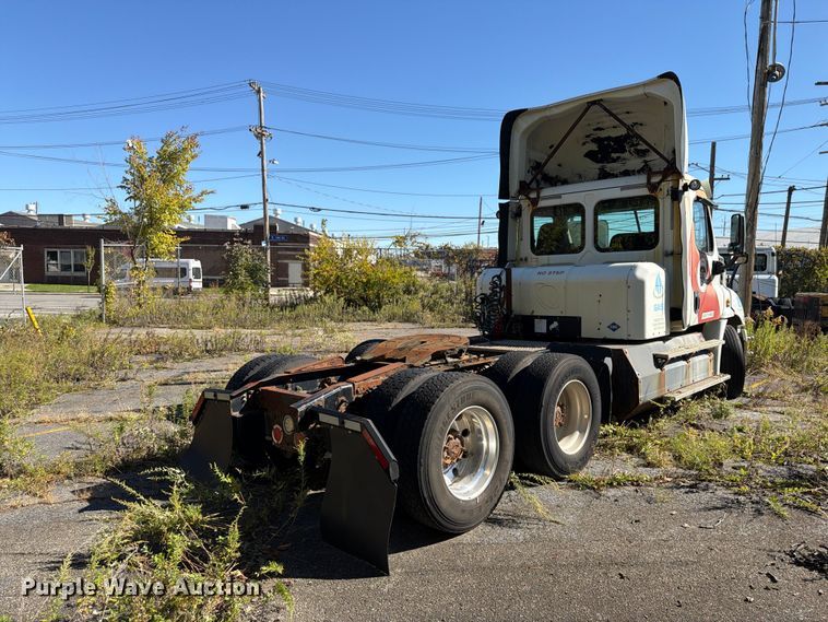 image for item FG3049 2016 Freightliner Cascadia semi truck