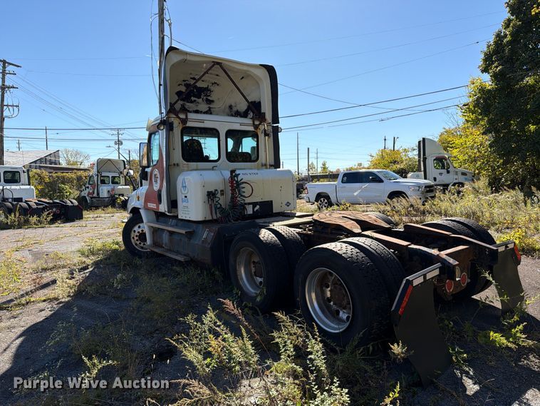 image for item FG3049 2016 Freightliner Cascadia semi truck