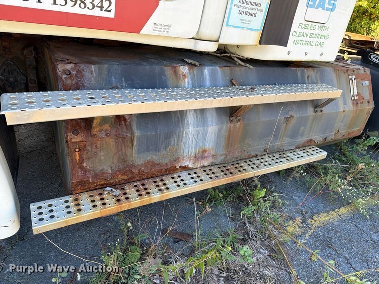 image for item FG3049 2016 Freightliner Cascadia semi truck