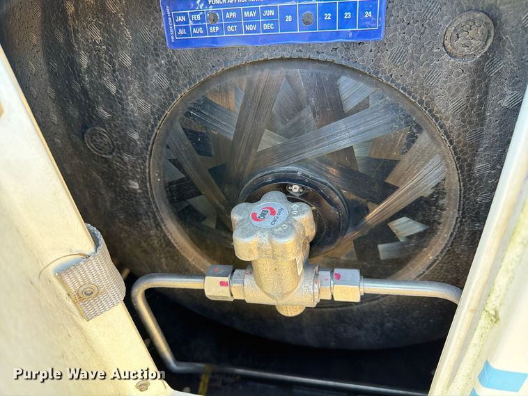 image for item FG3049 2016 Freightliner Cascadia semi truck