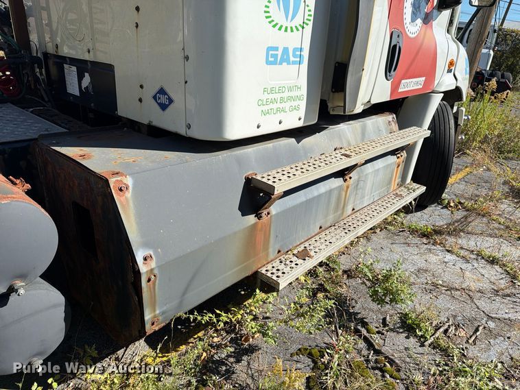 image for item FG3049 2016 Freightliner Cascadia semi truck