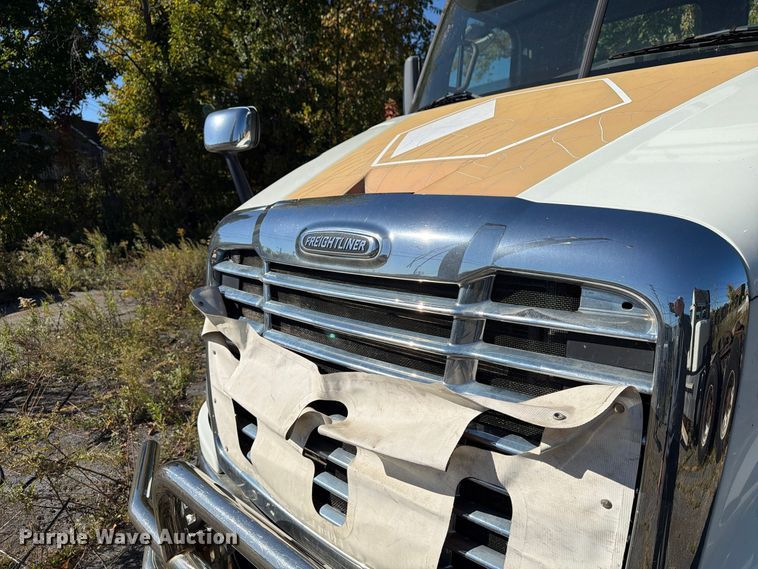 image for item FG3049 2016 Freightliner Cascadia semi truck