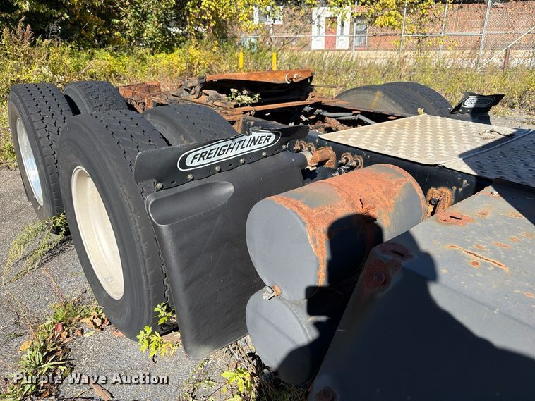 image for item FG3049 2016 Freightliner Cascadia semi truck
