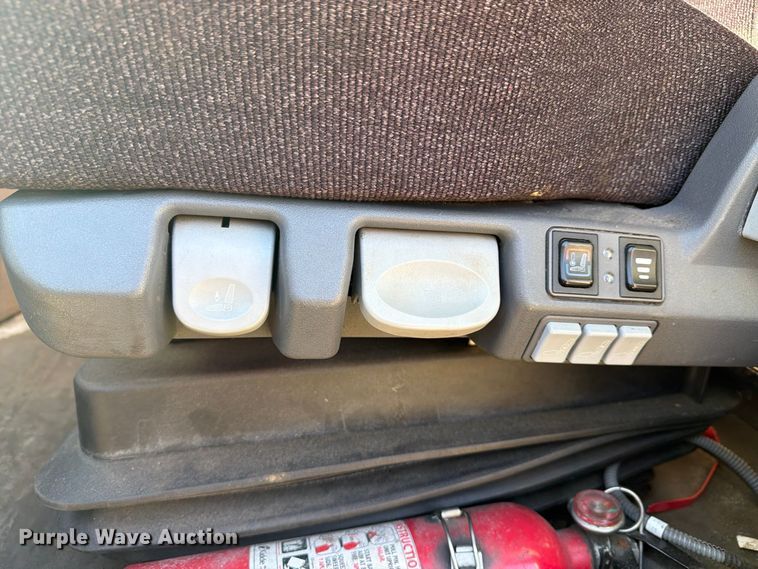 image for item FG3049 2016 Freightliner Cascadia semi truck