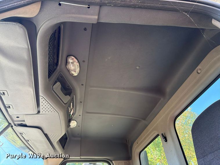 image for item FG3049 2016 Freightliner Cascadia semi truck