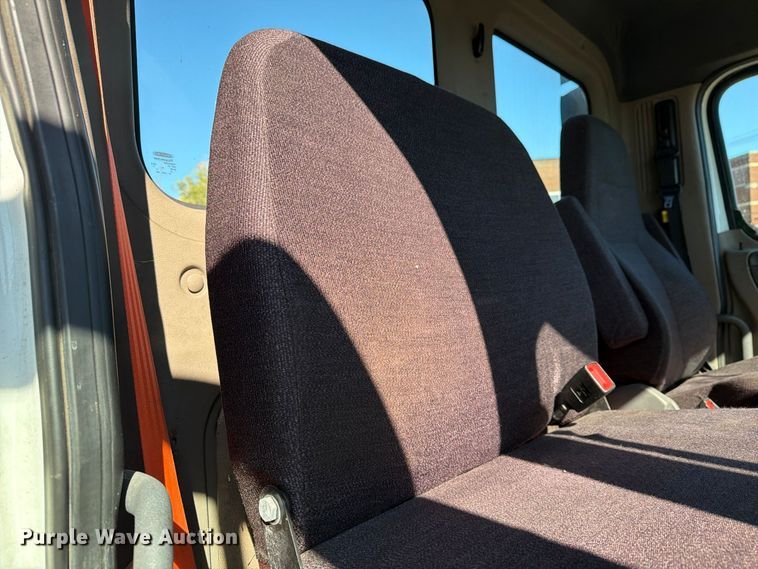 image for item FG3049 2016 Freightliner Cascadia semi truck