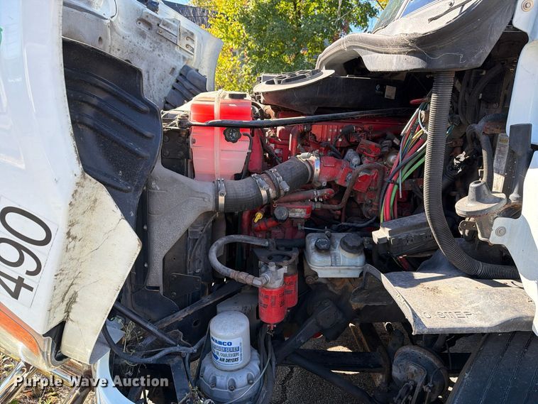 image for item FG3049 2016 Freightliner Cascadia semi truck