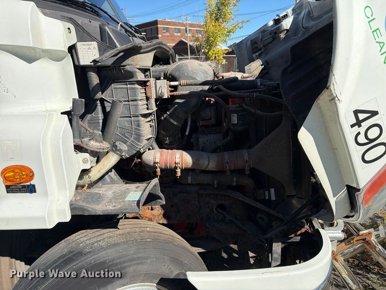 image for item FG3049 2016 Freightliner Cascadia semi truck