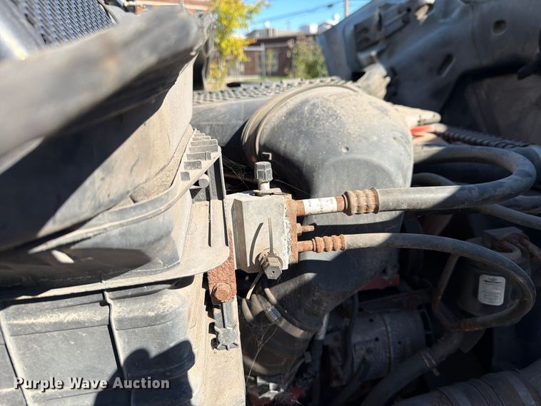 image for item FG3049 2016 Freightliner Cascadia semi truck