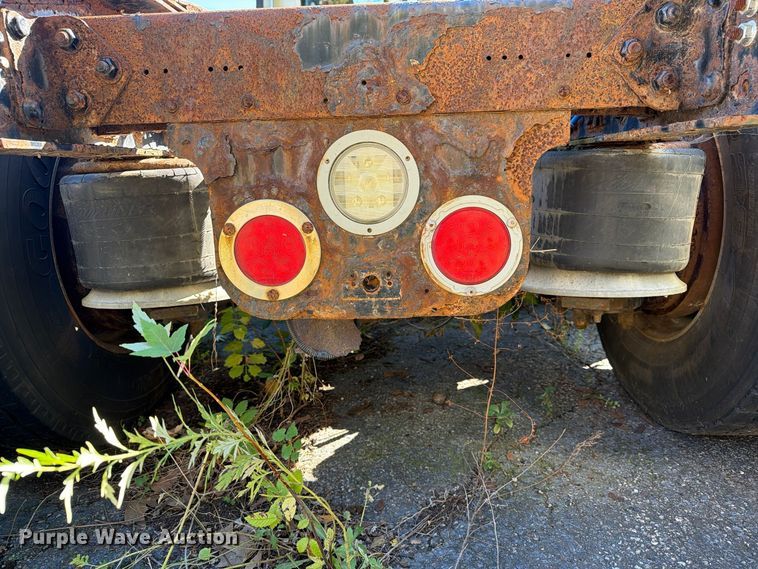 image for item FG3049 2016 Freightliner Cascadia semi truck
