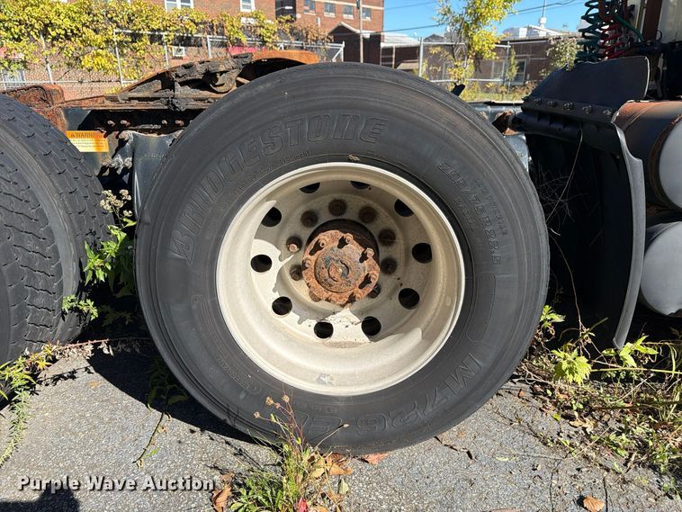 image for item FG3049 2016 Freightliner Cascadia semi truck