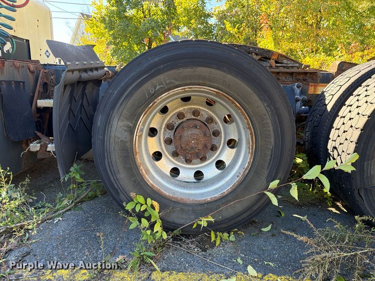 image for item FG3049 2016 Freightliner Cascadia semi truck