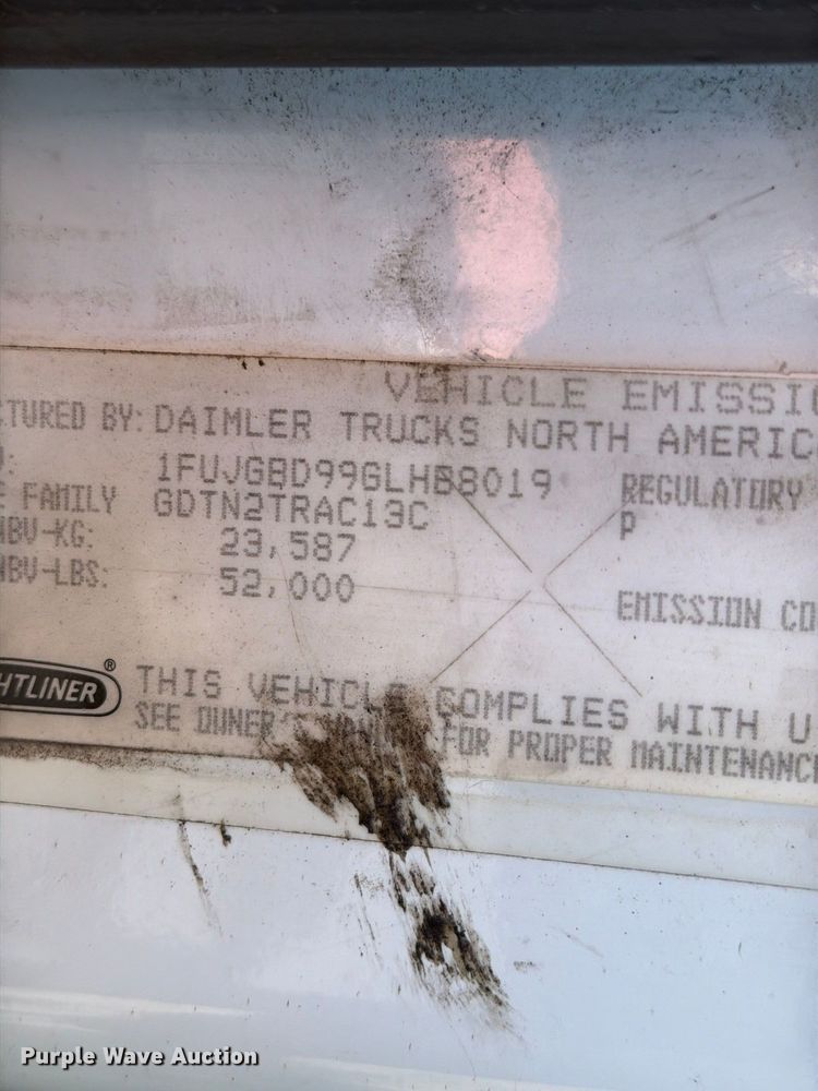 image for item FG3049 2016 Freightliner Cascadia semi truck