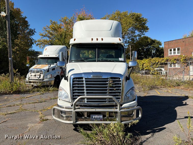 image for item FG3050 2016 Freightliner Cascadia semi truck