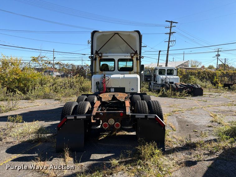 image for item FG3050 2016 Freightliner Cascadia semi truck
