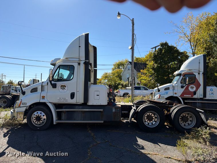 image for item FG3050 2016 Freightliner Cascadia semi truck