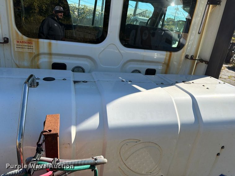 image for item FG3050 2016 Freightliner Cascadia semi truck