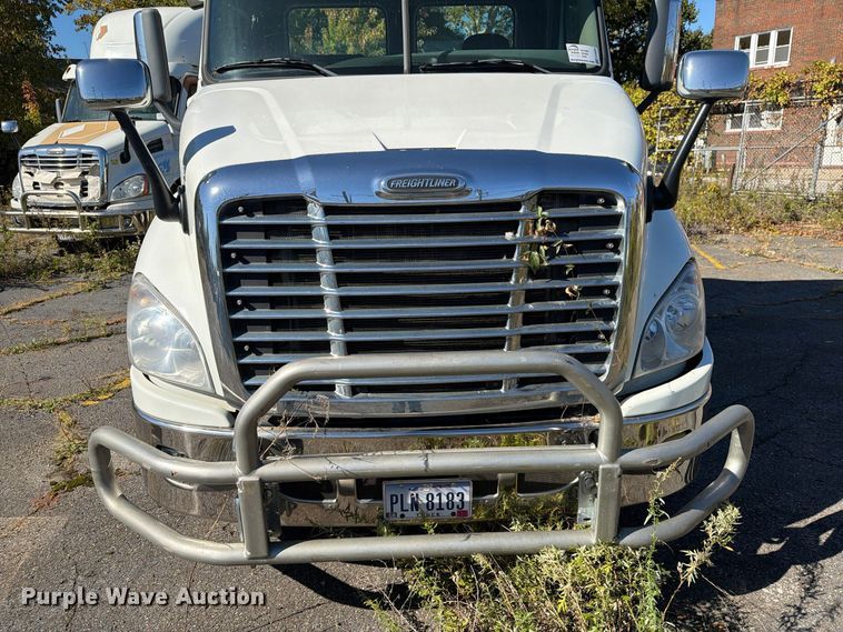 image for item FG3050 2016 Freightliner Cascadia semi truck