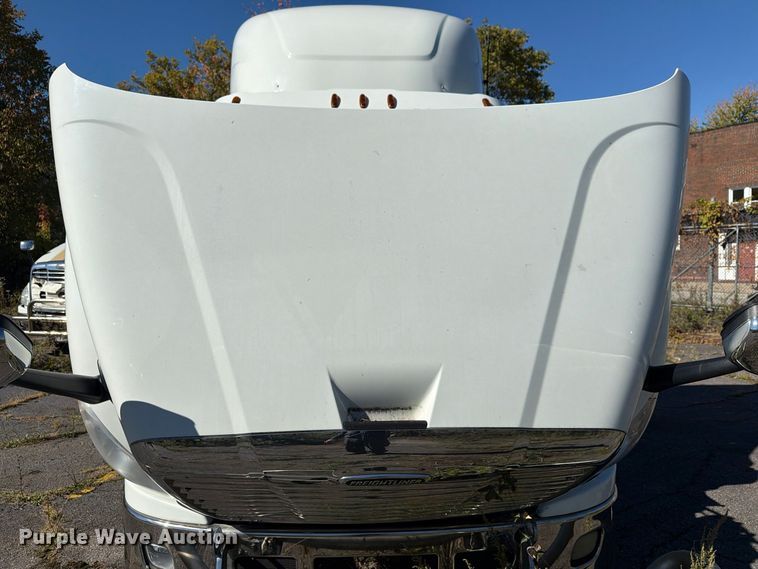image for item FG3050 2016 Freightliner Cascadia semi truck