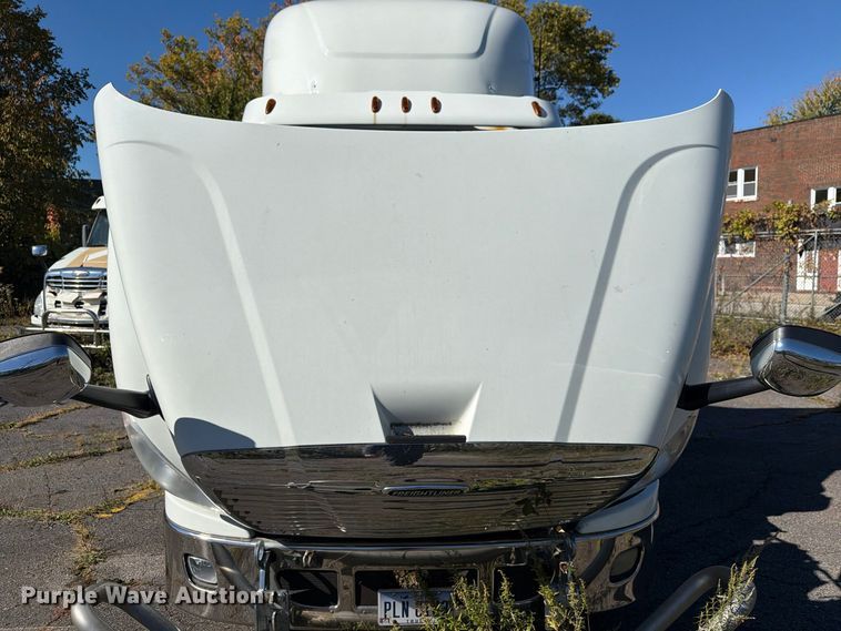 image for item FG3050 2016 Freightliner Cascadia semi truck