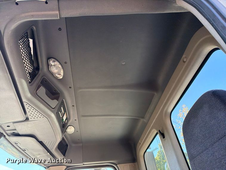 image for item FG3050 2016 Freightliner Cascadia semi truck