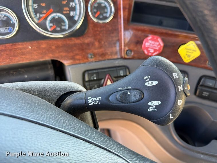 image for item FG3050 2016 Freightliner Cascadia semi truck