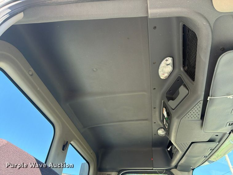 image for item FG3050 2016 Freightliner Cascadia semi truck