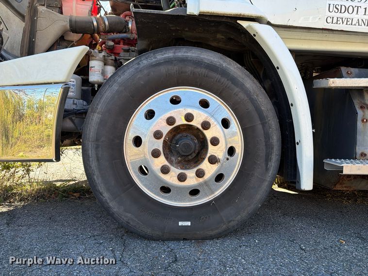 image for item FG3050 2016 Freightliner Cascadia semi truck
