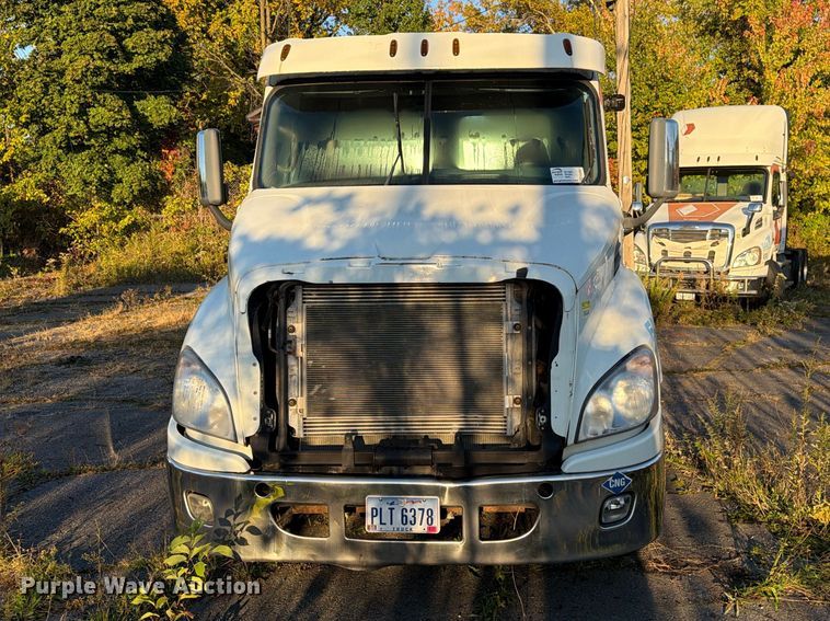 image for item FG3051 2016 Freightliner Cascadia semi truck