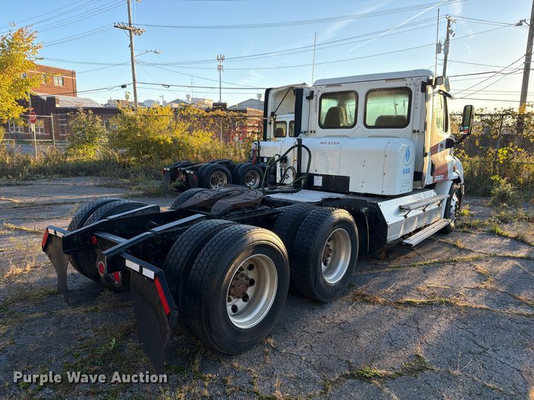 image for item FG3051 2016 Freightliner Cascadia semi truck