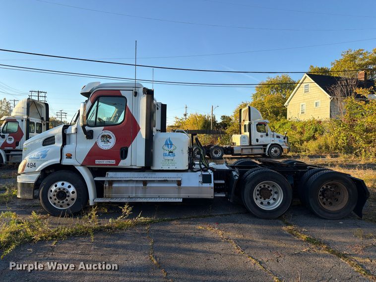 image for item FG3051 2016 Freightliner Cascadia semi truck