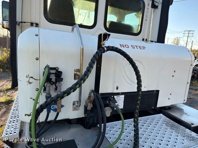 image for item FG3051 2016 Freightliner Cascadia semi truck