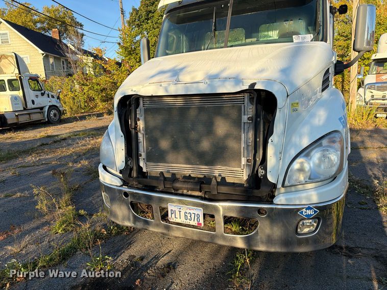 image for item FG3051 2016 Freightliner Cascadia semi truck
