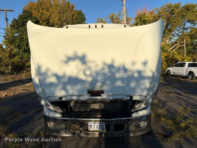 image for item FG3051 2016 Freightliner Cascadia semi truck