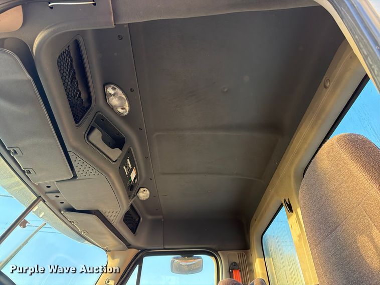 image for item FG3051 2016 Freightliner Cascadia semi truck