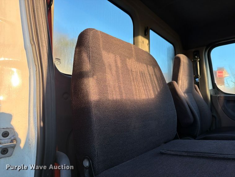 image for item FG3051 2016 Freightliner Cascadia semi truck