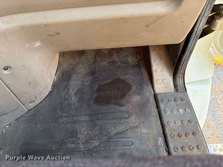 image for item FG3051 2016 Freightliner Cascadia semi truck