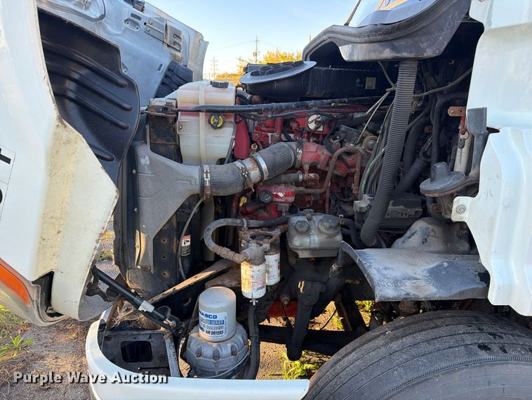 image for item FG3051 2016 Freightliner Cascadia semi truck
