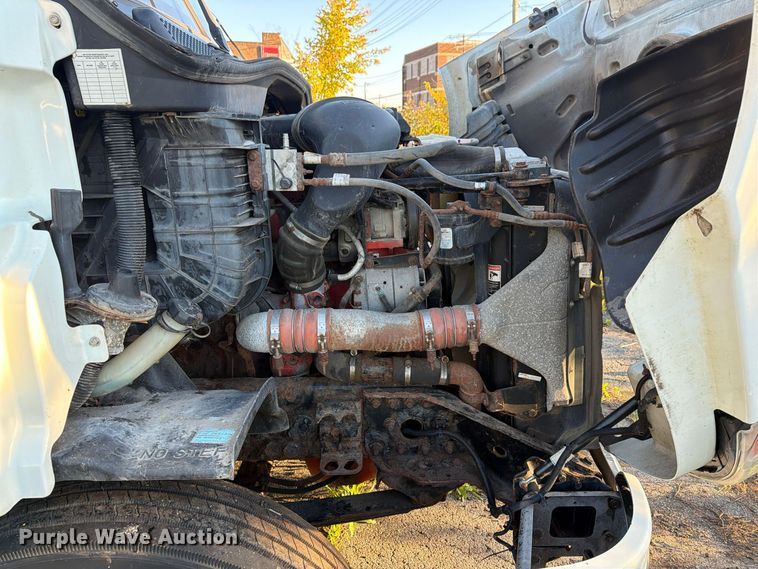 image for item FG3051 2016 Freightliner Cascadia semi truck
