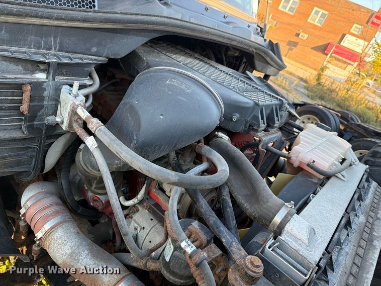 image for item FG3051 2016 Freightliner Cascadia semi truck