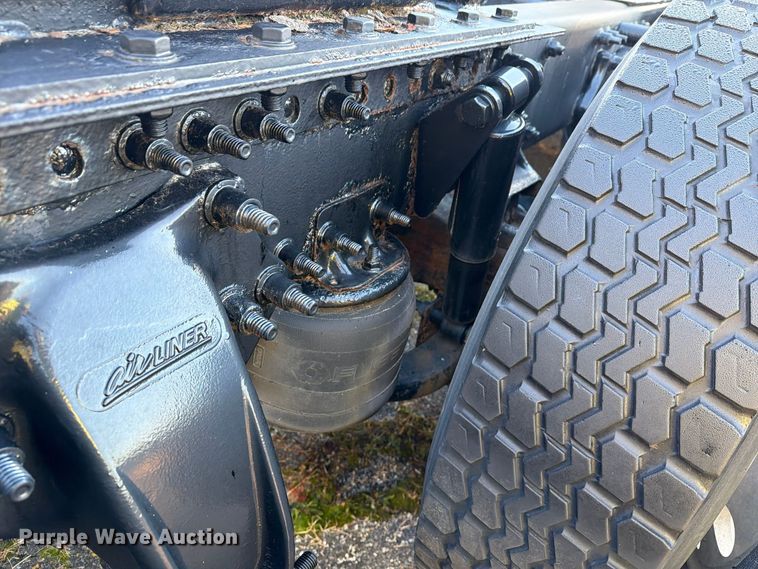 image for item FG3051 2016 Freightliner Cascadia semi truck