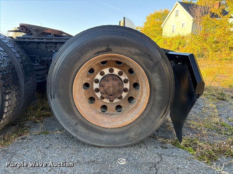 image for item FG3051 2016 Freightliner Cascadia semi truck