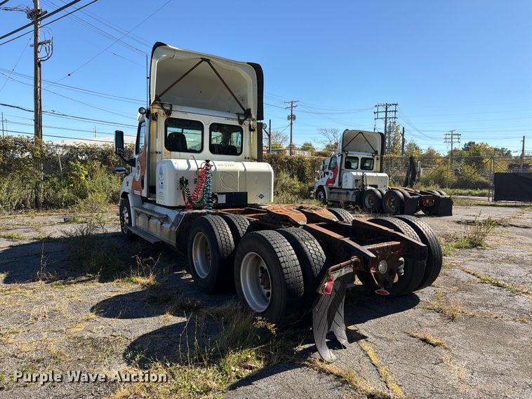 image for item FG3052 2016 Freightliner Cascadia semi truck