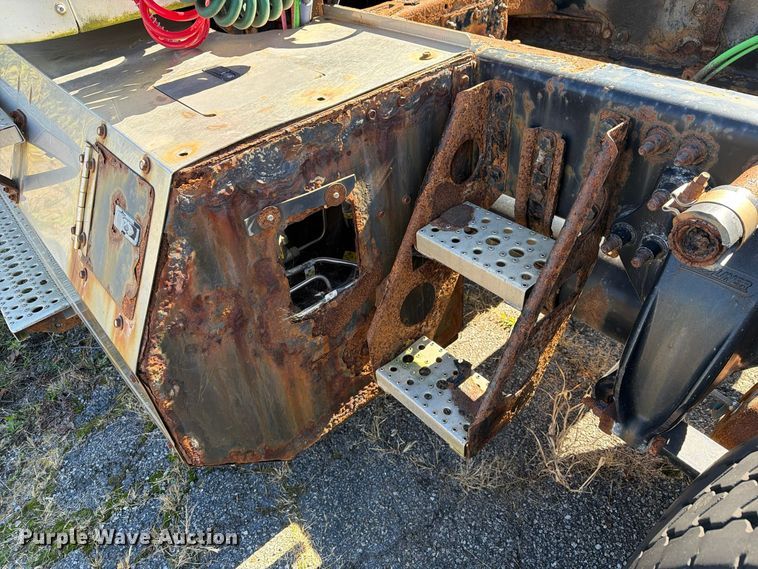 image for item FG3052 2016 Freightliner Cascadia semi truck