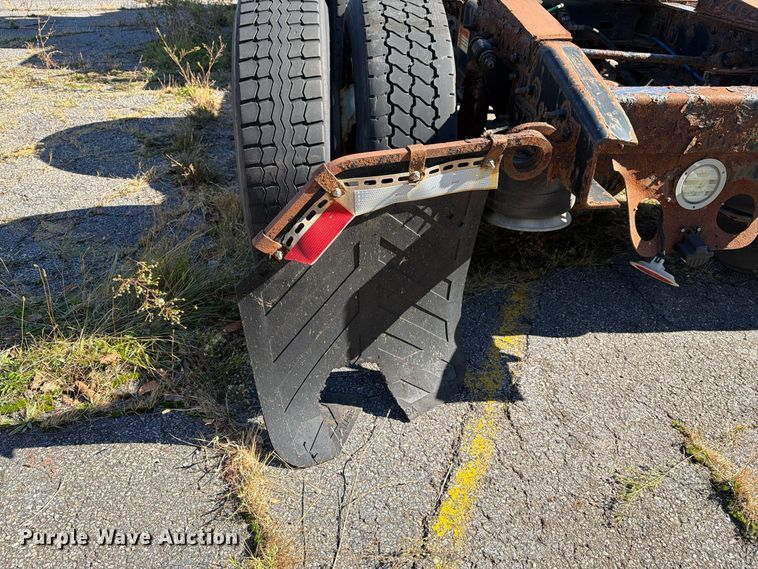 image for item FG3052 2016 Freightliner Cascadia semi truck